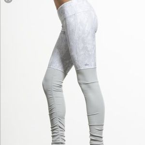 ALO Vapor Python Goddess Legging